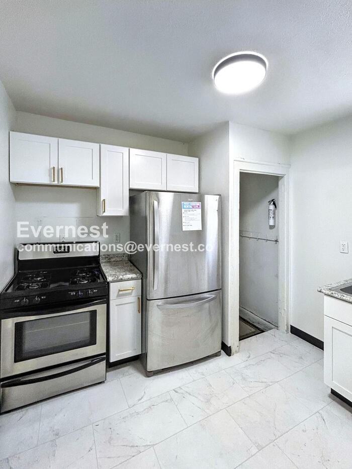 16007 Elderwood Ave - Photo 3 of 19