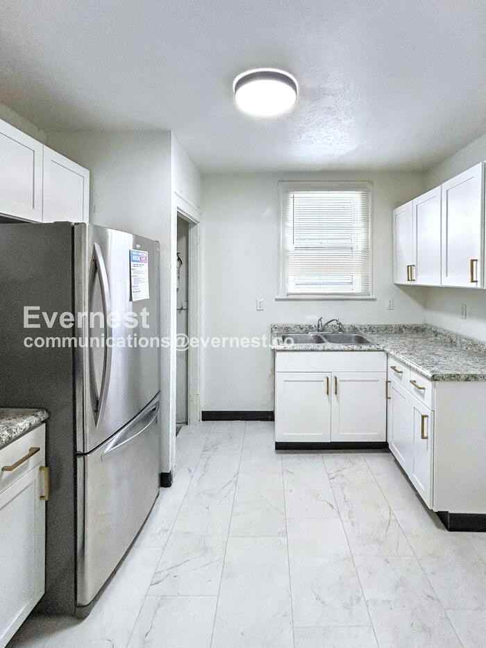 16007 Elderwood Ave - Photo 2 of 19