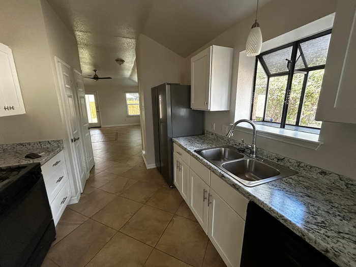 2924 Settlement Drive - Photo 7 of 33