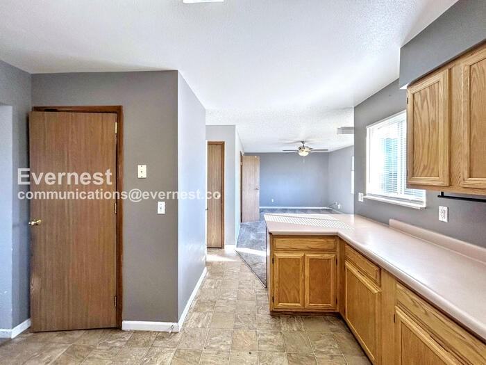 663 Seawell Dr - Photo 2 of 27