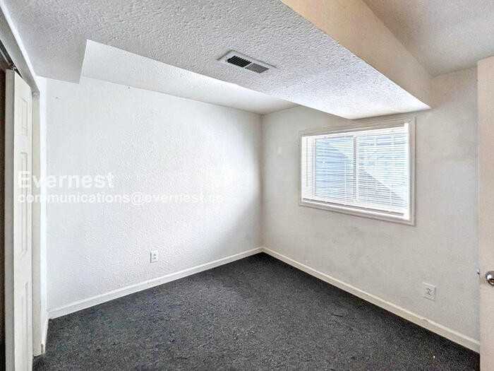 663 Seawell Dr - Photo 4 of 27