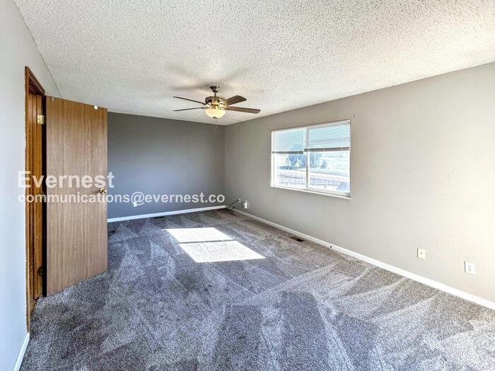 663 Seawell Dr - Photo 6 of 27