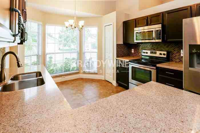 2218 Justin Ave - Photo 7 of 19