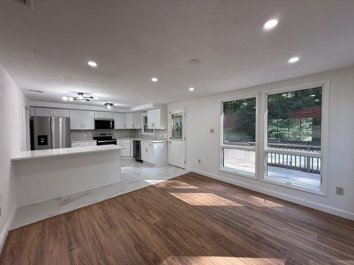 8 Abbott Dr #1 - Photo 7 of 34