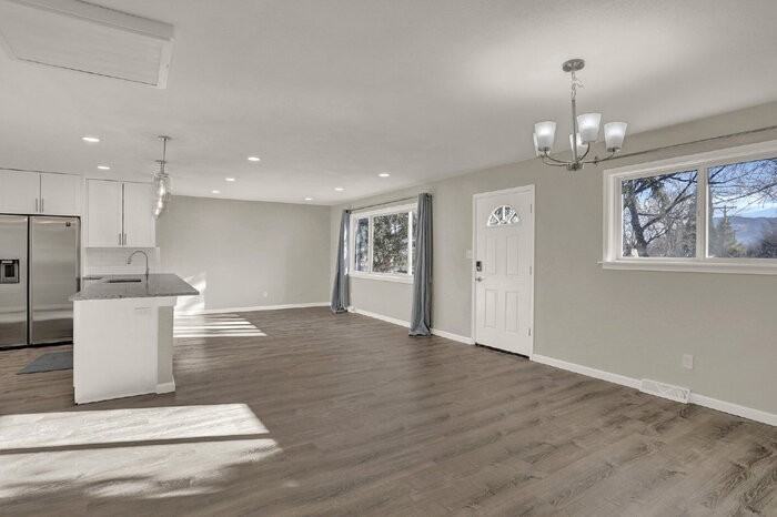 817 Westmoor Dr - Photo 5 of 35