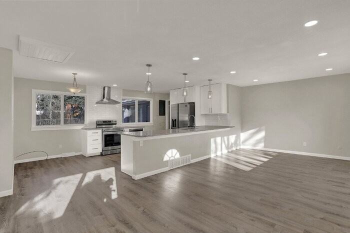 817 Westmoor Dr - Photo 6 of 35