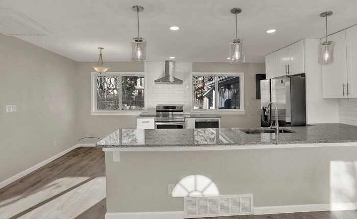 817 Westmoor Dr - Photo 7 of 35