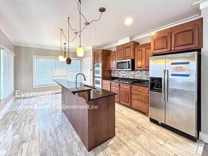 3559 Victoria St - Photo 4 of 26