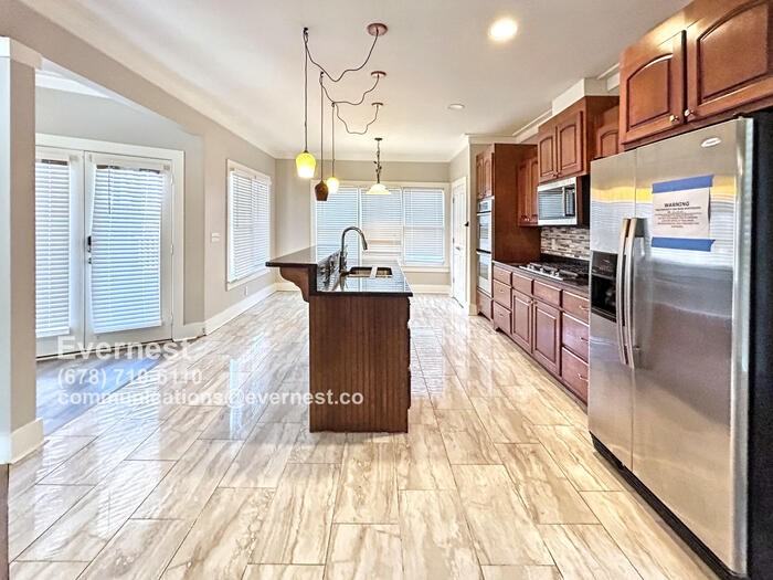 3559 Victoria St - Photo 5 of 26