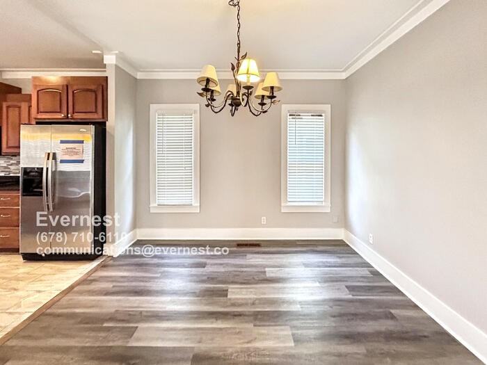 3559 Victoria St - Photo 6 of 26