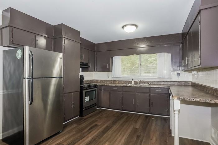 445 Birch Street - Photo 5 of 12