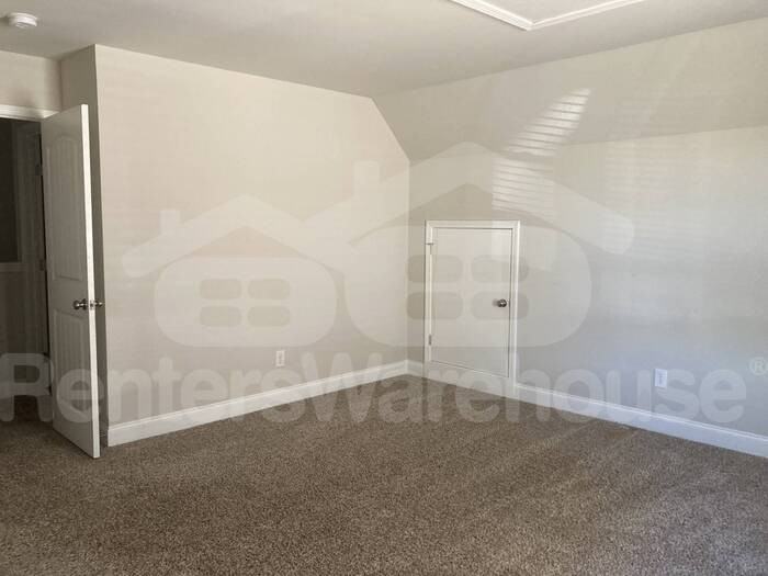 7113 Kingsbridge Lane Southeast - Photo 7 of 23