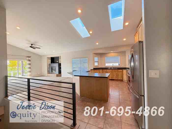 2609 W 3500 N - Photo 3 of 27