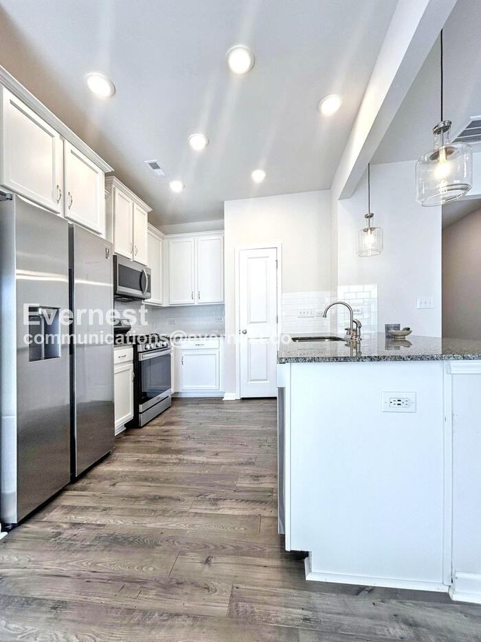 8153 Sheffield Dr - Photo 3 of 21