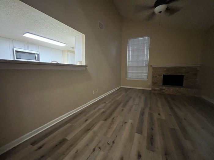 4312 Hulen Circle East - Photo 5 of 18