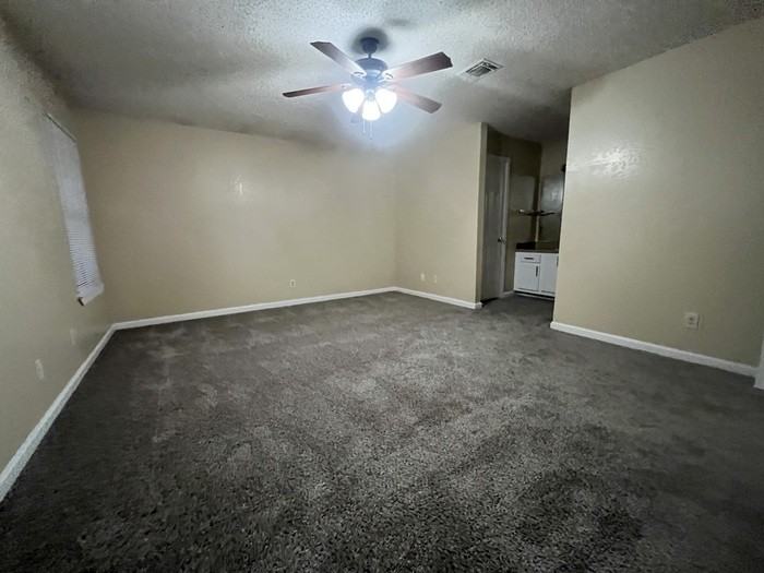 4312 Hulen Circle East - Photo 6 of 18