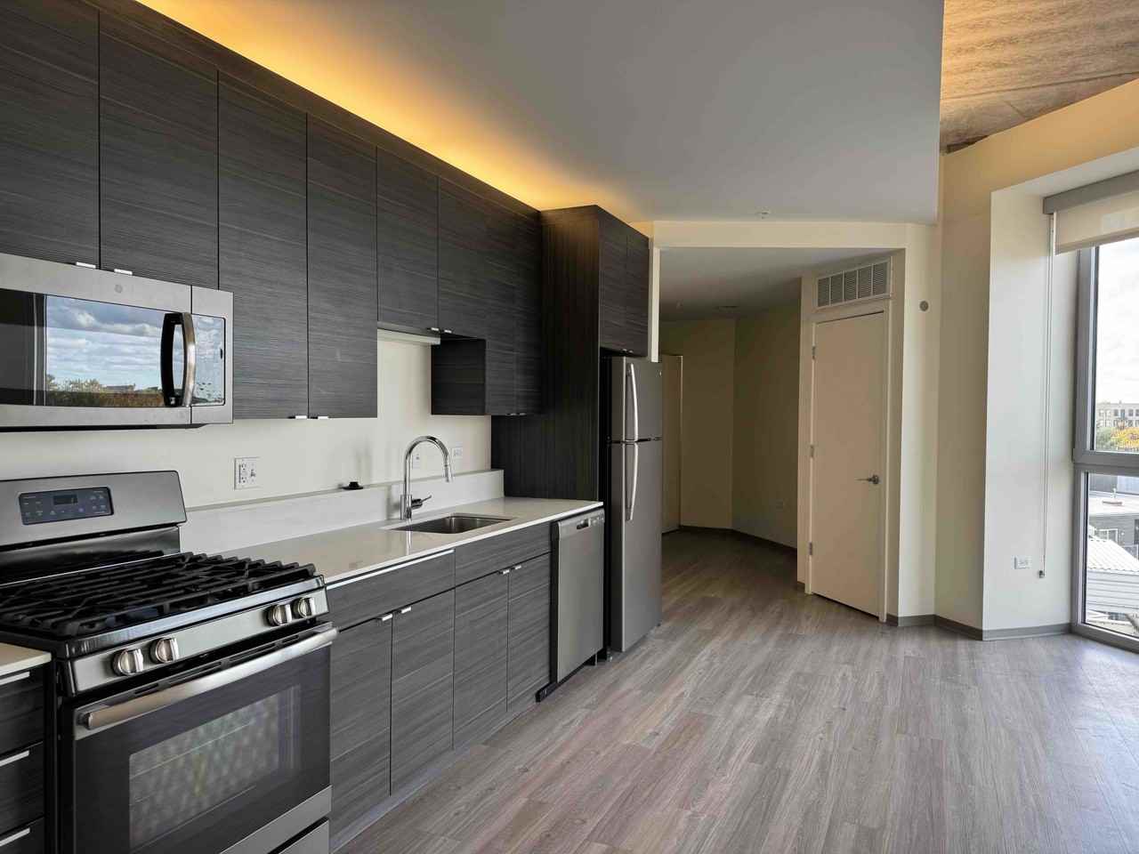 1922 N Milwaukee Ave #406 - Photo 6 of 16