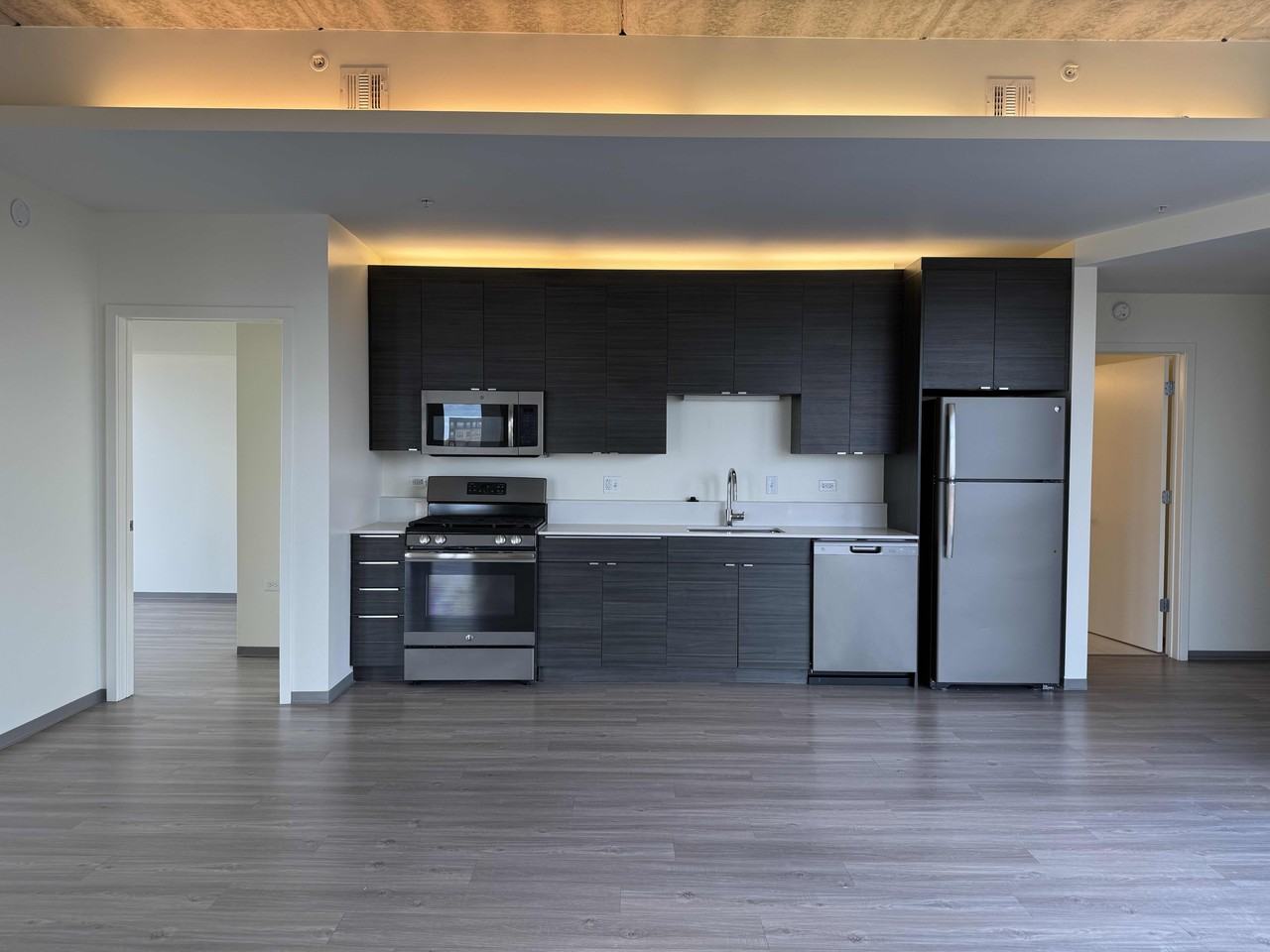 1922 N Milwaukee Ave #406 - Photo 7 of 16
