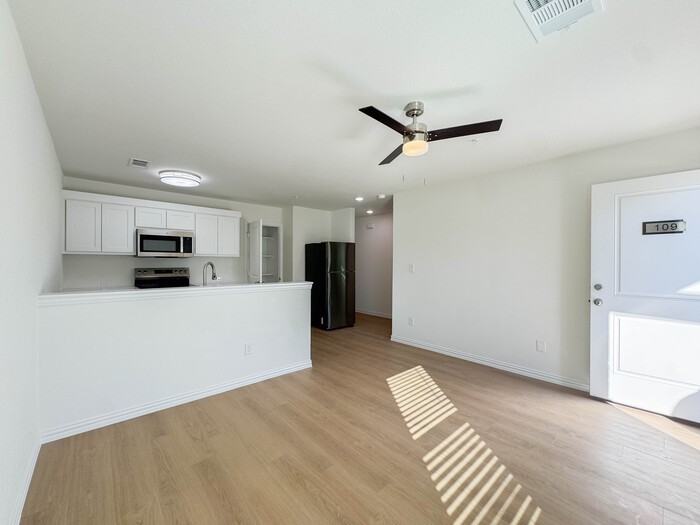 3009 Grey Wolf Cir #107 - Photo 4 of 36