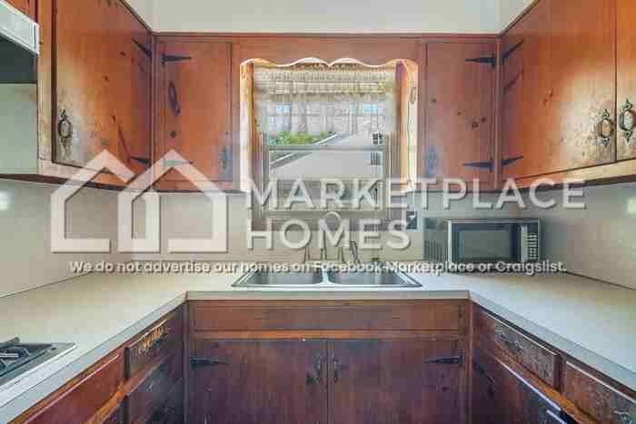 208 Webb Ave - Photo 7 of 17