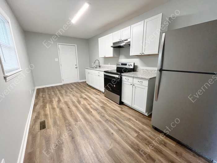 414 Miller St - Photo 3 of 18