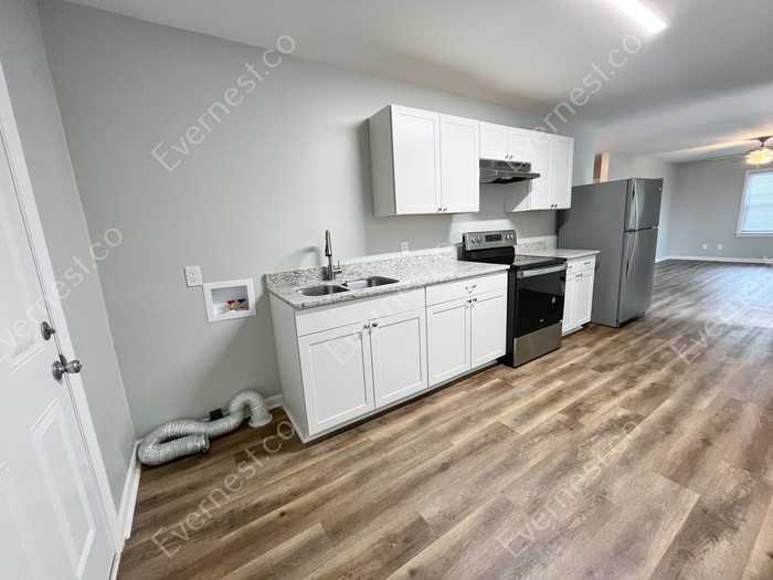 414 Miller St - Photo 4 of 18