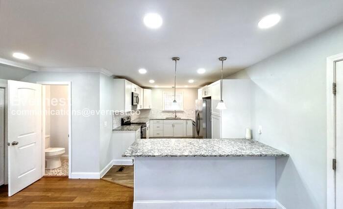 217 N Sweetbriar Ave - Photo 4 of 33