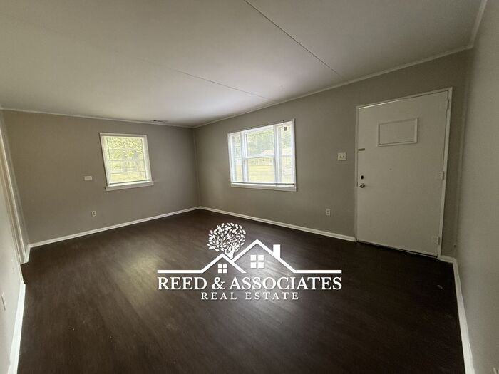 7749 Admiral Rd - Photo 5 of 11