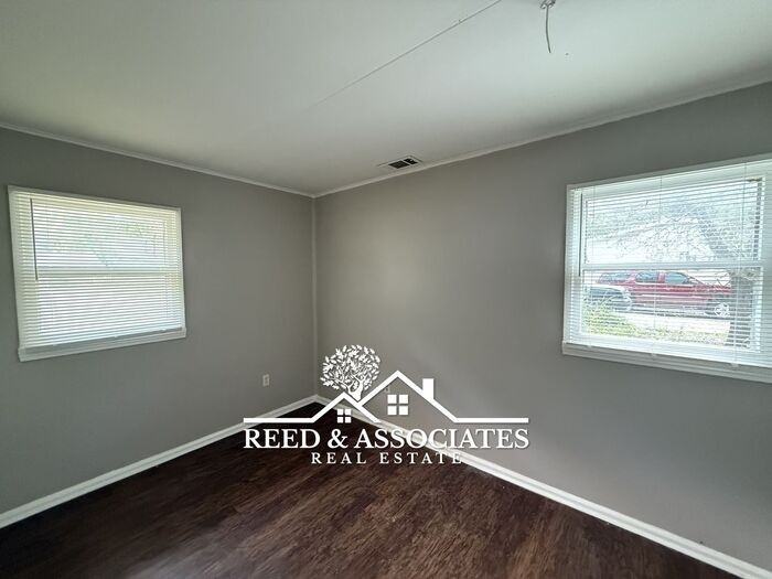 7749 Admiral Rd - Photo 7 of 11