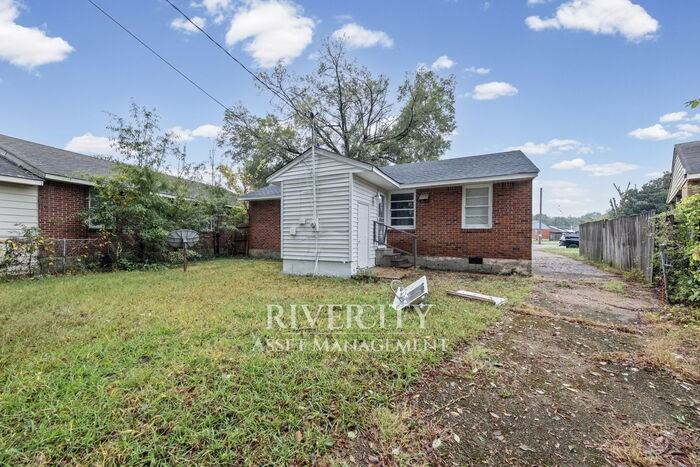 1016 Mendenhall Cv - Photo 3 of 20