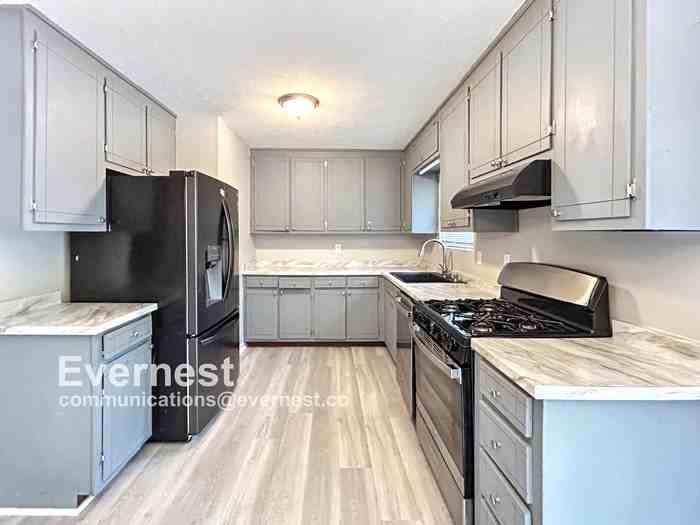 8937 Tweeddale Dr - Photo 3 of 28