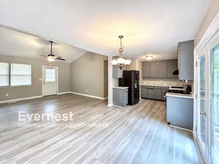 8937 Tweeddale Dr - Photo 5 of 28