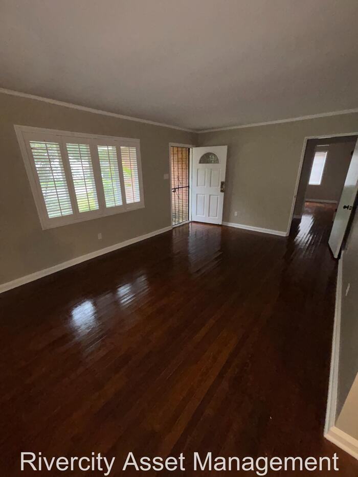 1419 Briarwood Rd - Photo 3 of 12