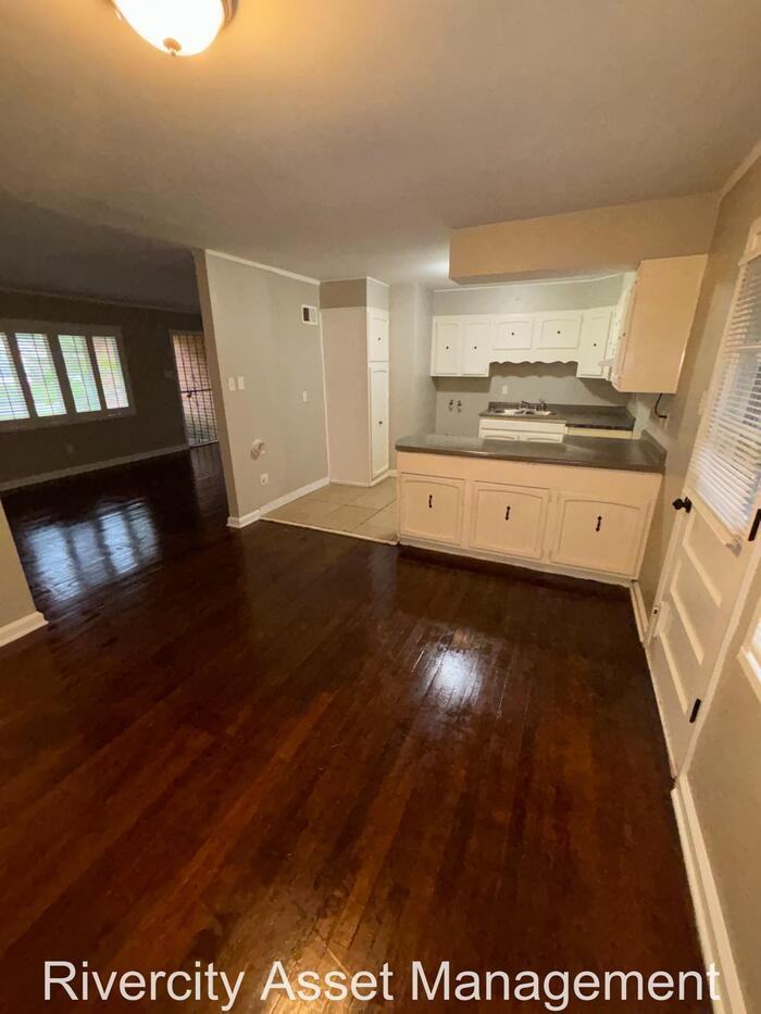 1419 Briarwood Rd - Photo 4 of 12