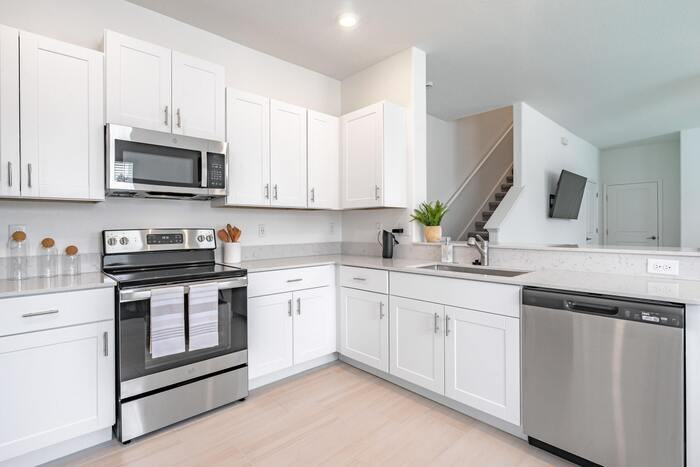 5041 Capri Harbor Drive - Photo 7 of 45