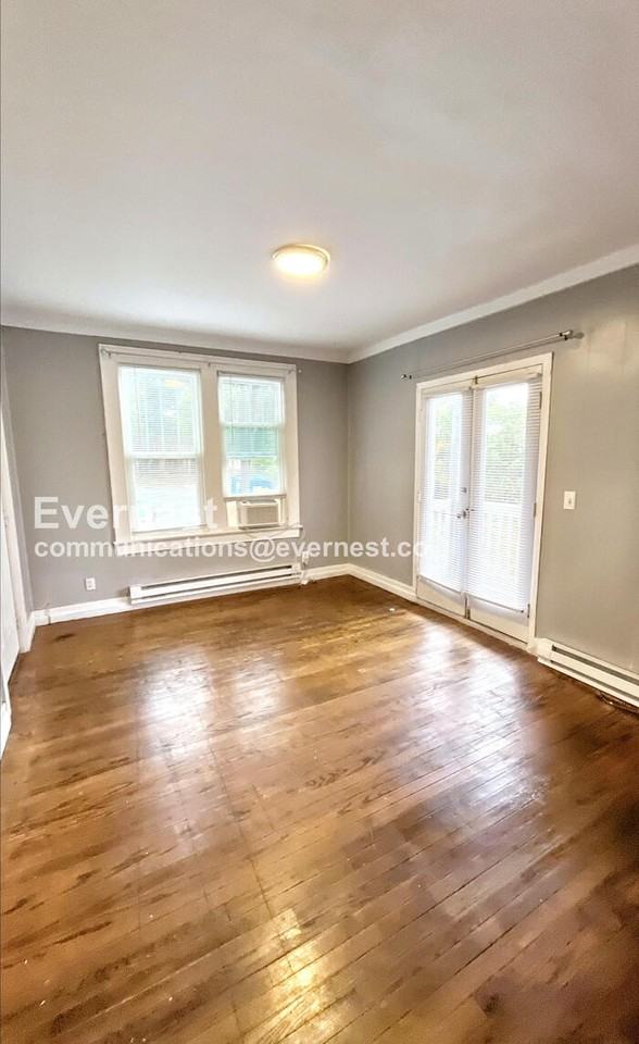 32 Woodlawn Dr #1 - Photo 3 of 18