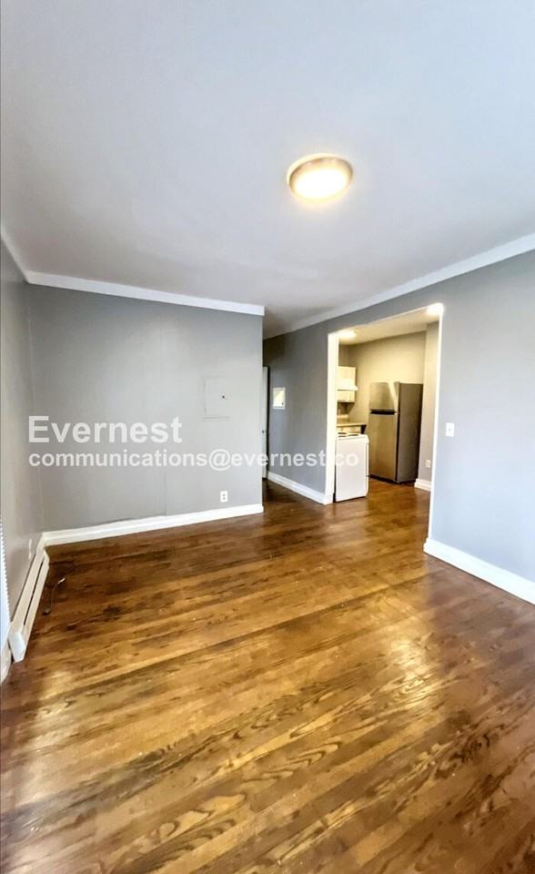 32 Woodlawn Dr #1 - Photo 4 of 18