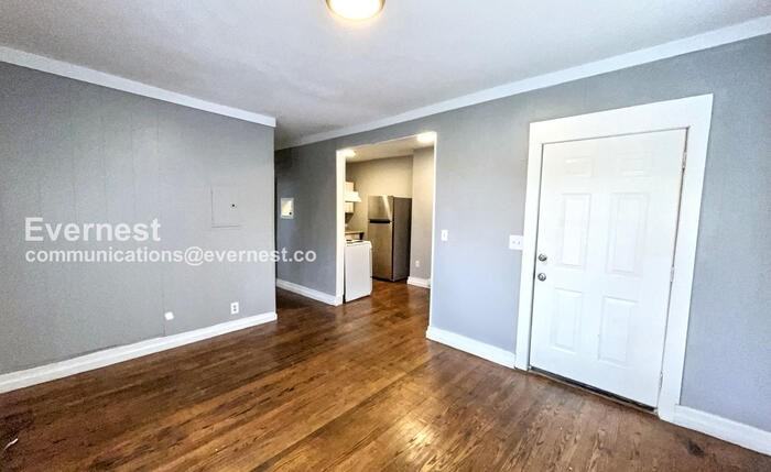 32 Woodlawn Dr #1 - Photo 5 of 18