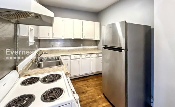 32 Woodlawn Dr #1 - Photo 7 of 18