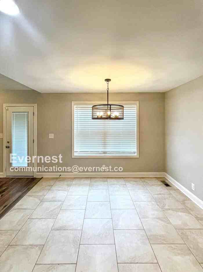 1030 Garner Hills Dr - Photo 4 of 31