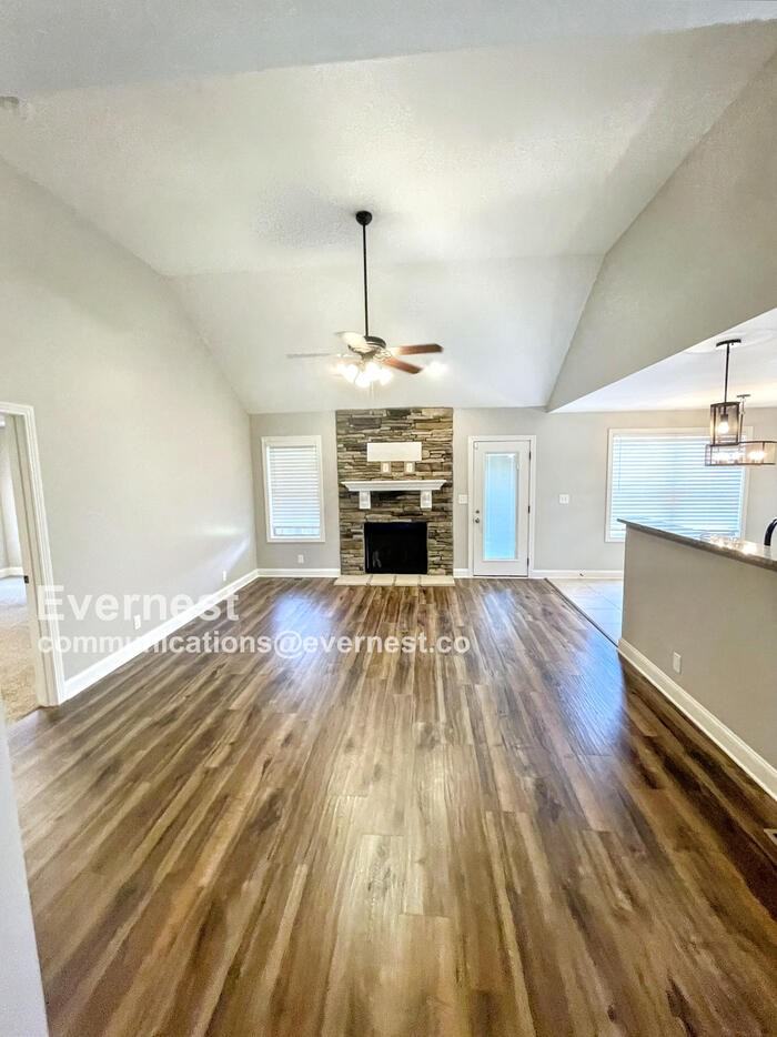 1030 Garner Hills Dr - Photo 6 of 31