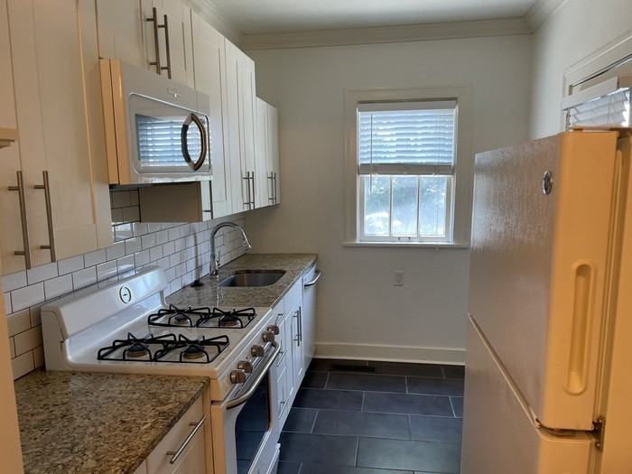 4715 I St #1 - Photo 4 of 7