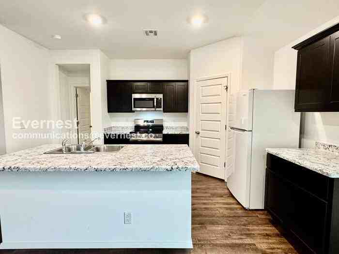 707 707 North Dogwood Avenue - Photo 2 of 24