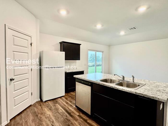 707 707 North Dogwood Avenue - Photo 3 of 24