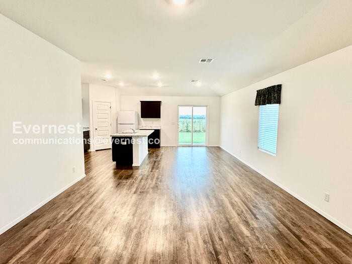 707 707 North Dogwood Avenue - Photo 4 of 24