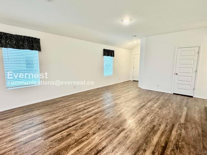 707 707 North Dogwood Avenue - Photo 5 of 24