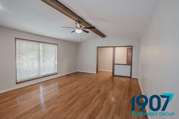 8709 Northwest 86th Street - Photo 6 of 25