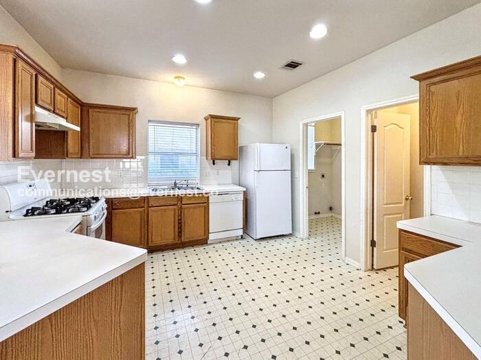 15835 Opal Fire Drive - Photo 3 of 19