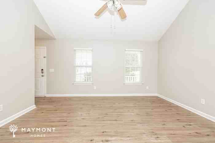 431 New York University Place - Photo 4 of 12