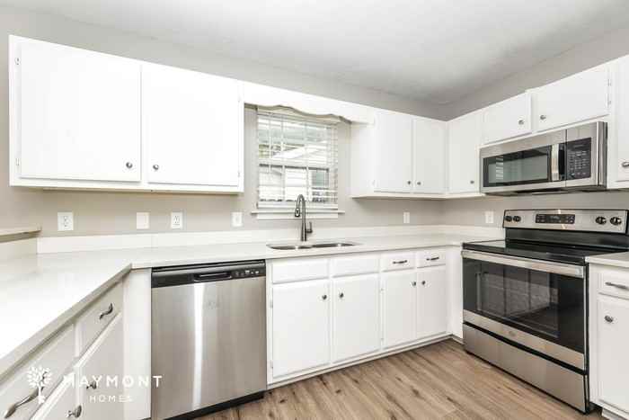 431 New York University Place - Photo 6 of 12